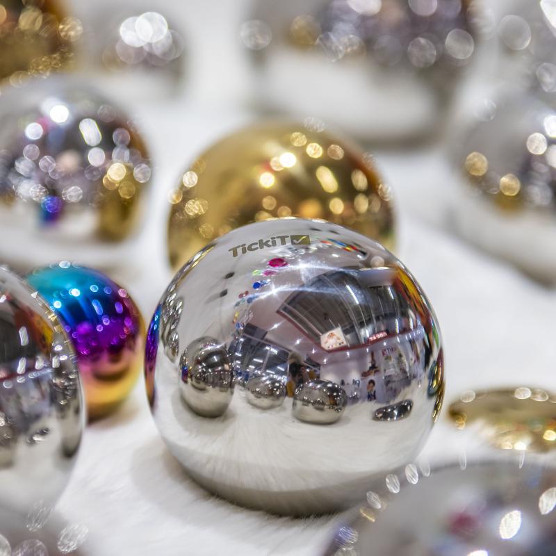 SENSORY REFLECTIVE SILVER BALLS