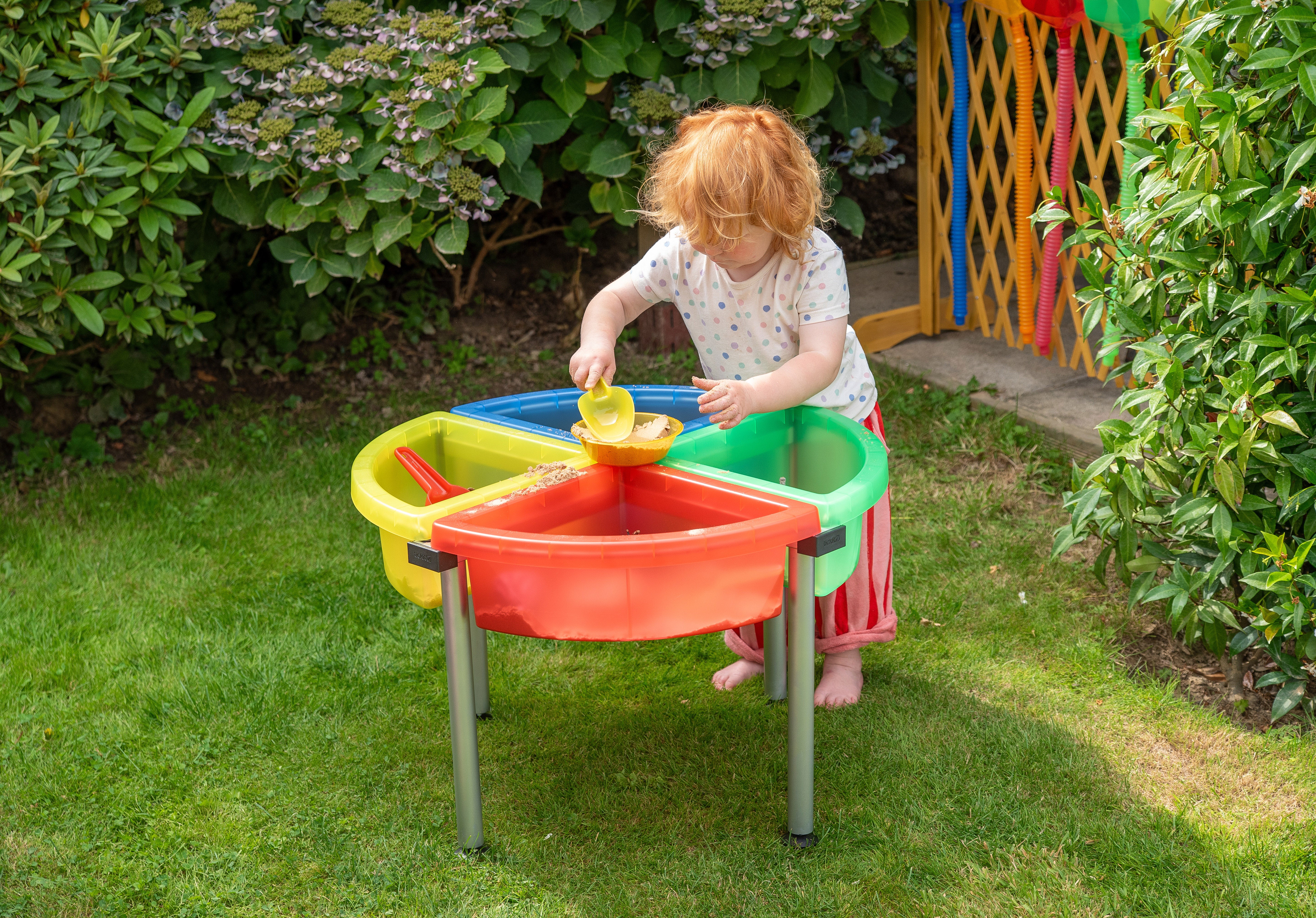 QUADRANT TRAYS & STAND